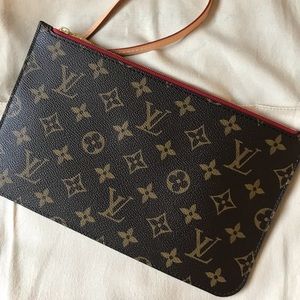 Brand new Louis Vuitton neverful pouch.